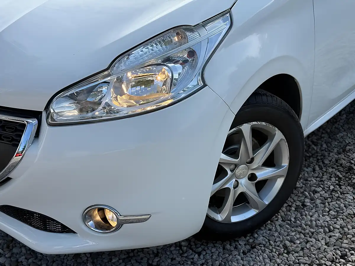 Used 2014 Peugeot 208 Active White - Interior and Exterior details 17