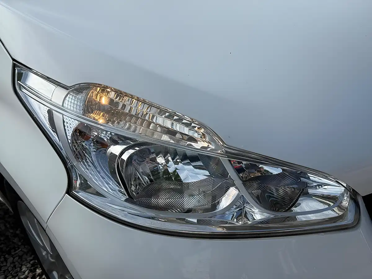 Used 2014 Peugeot 208 Active White - Interior and Exterior details 18