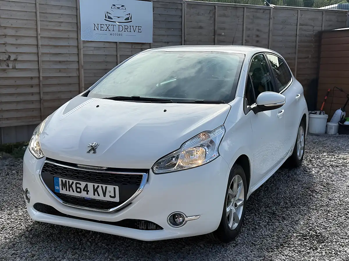 Used 2014 Peugeot 208 Active White - Interior and Exterior details 3