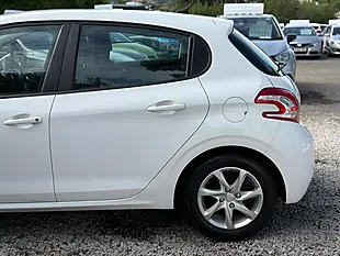 Used 2014 Peugeot 208 Active White - Interior and Exterior details 4