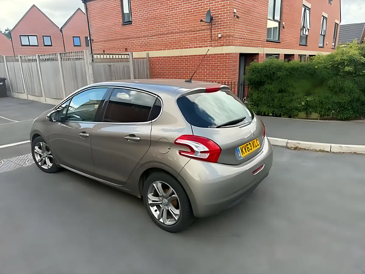 Used 2014 Peugeot 208 Allure Grey - Interior and Exterior details 16