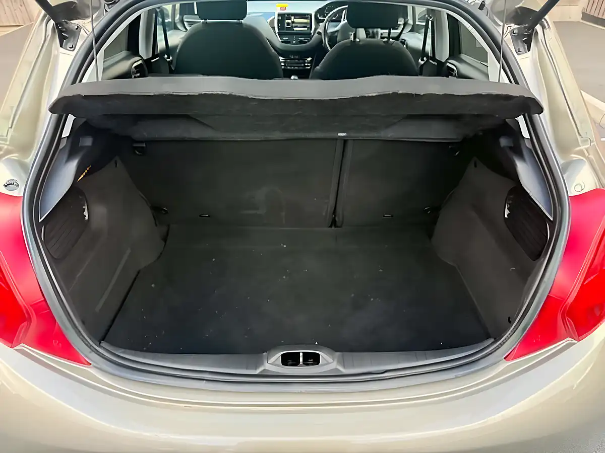 Used 2014 Peugeot 208 Allure Grey - Interior and Exterior details 17