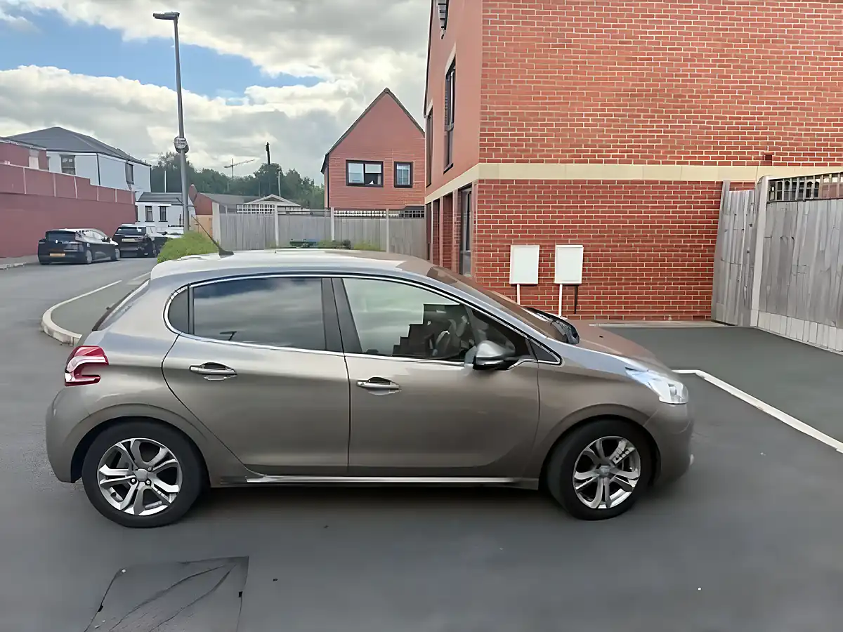 Used 2014 Peugeot 208 Allure Grey - Interior and Exterior details 19