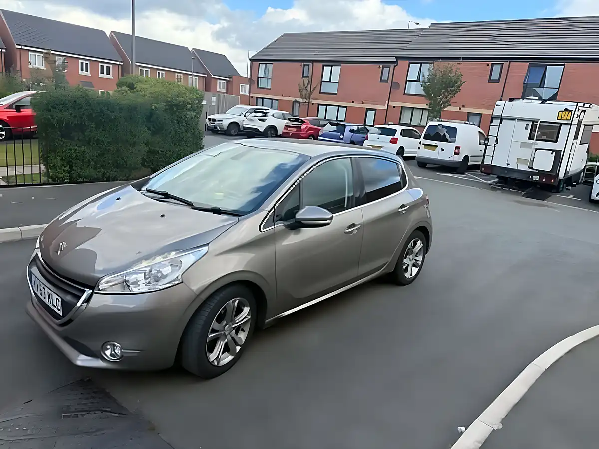 Used 2014 Peugeot 208 Allure Grey - Interior and Exterior details 2