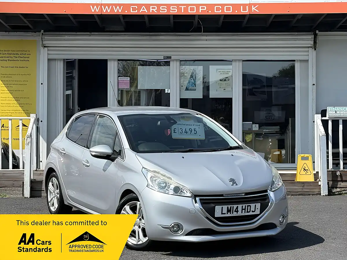 Used 2014 Peugeot 208 Allure Silver - Front View