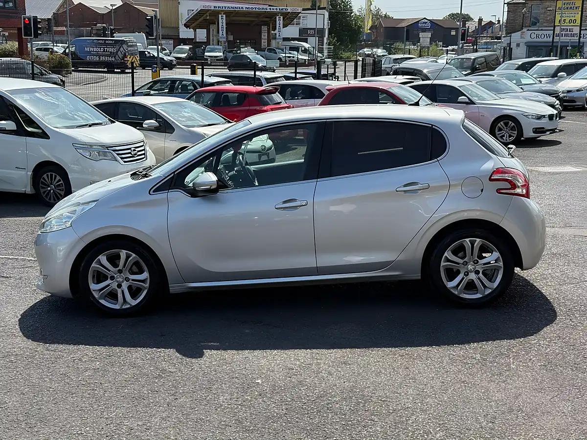 Used 2014 Peugeot 208 Allure Silver - Interior and Exterior details 10