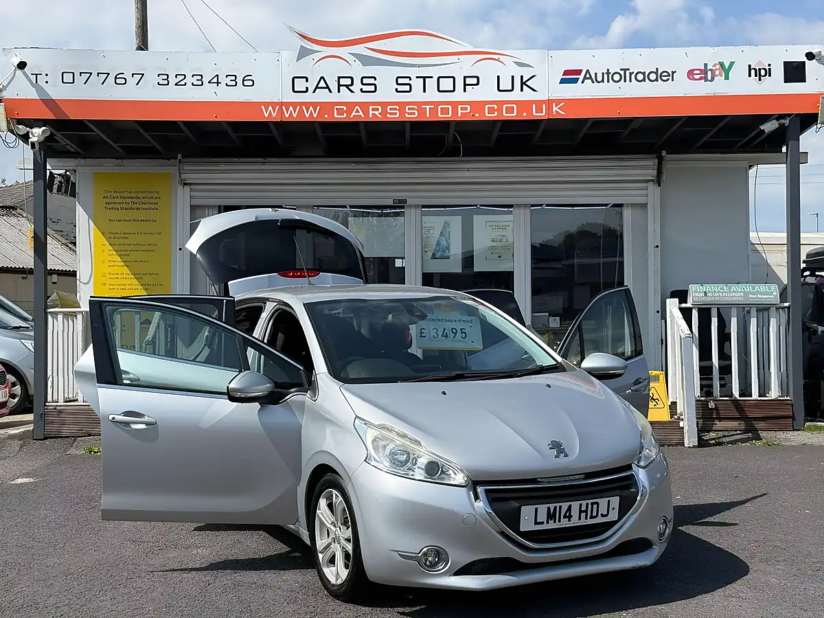 Used 2014 Peugeot 208 Allure Silver - Interior and Exterior details 11