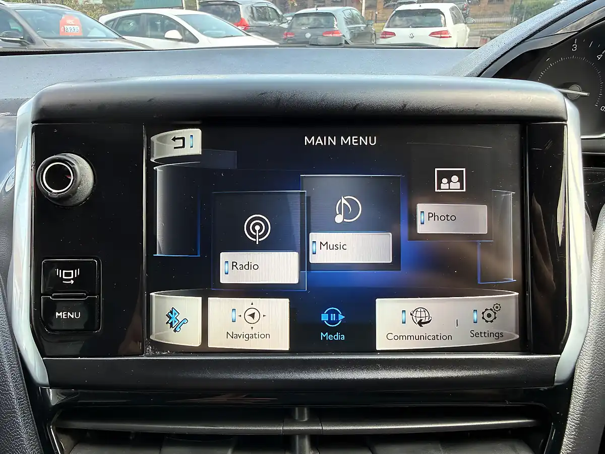 Used 2014 Peugeot 208 Allure Silver - Interior and Exterior details 17