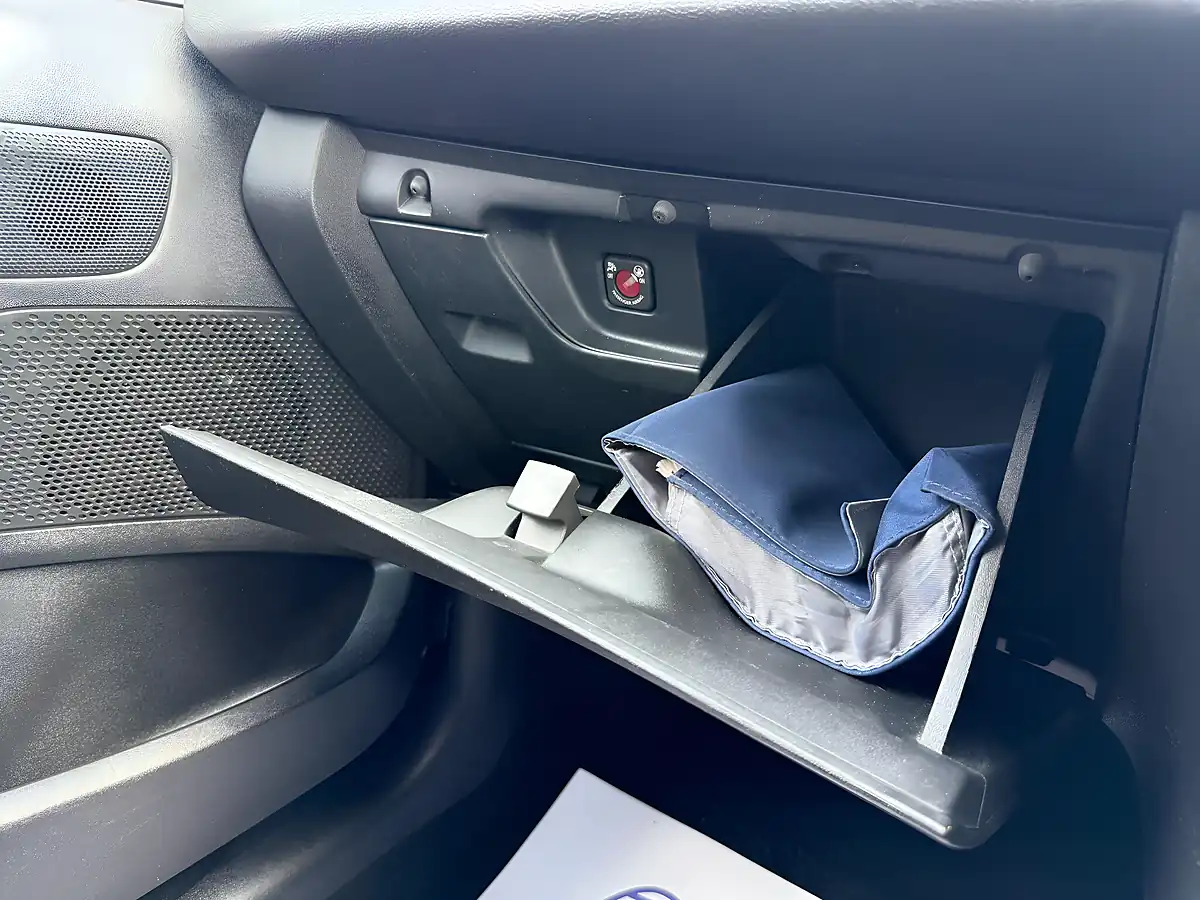 Used 2014 Peugeot 208 Allure Silver - Interior and Exterior details 18