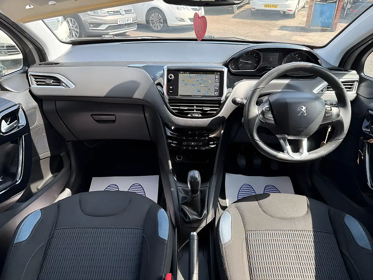Used 2014 Peugeot 208 Allure Silver - Interior and Exterior details 3