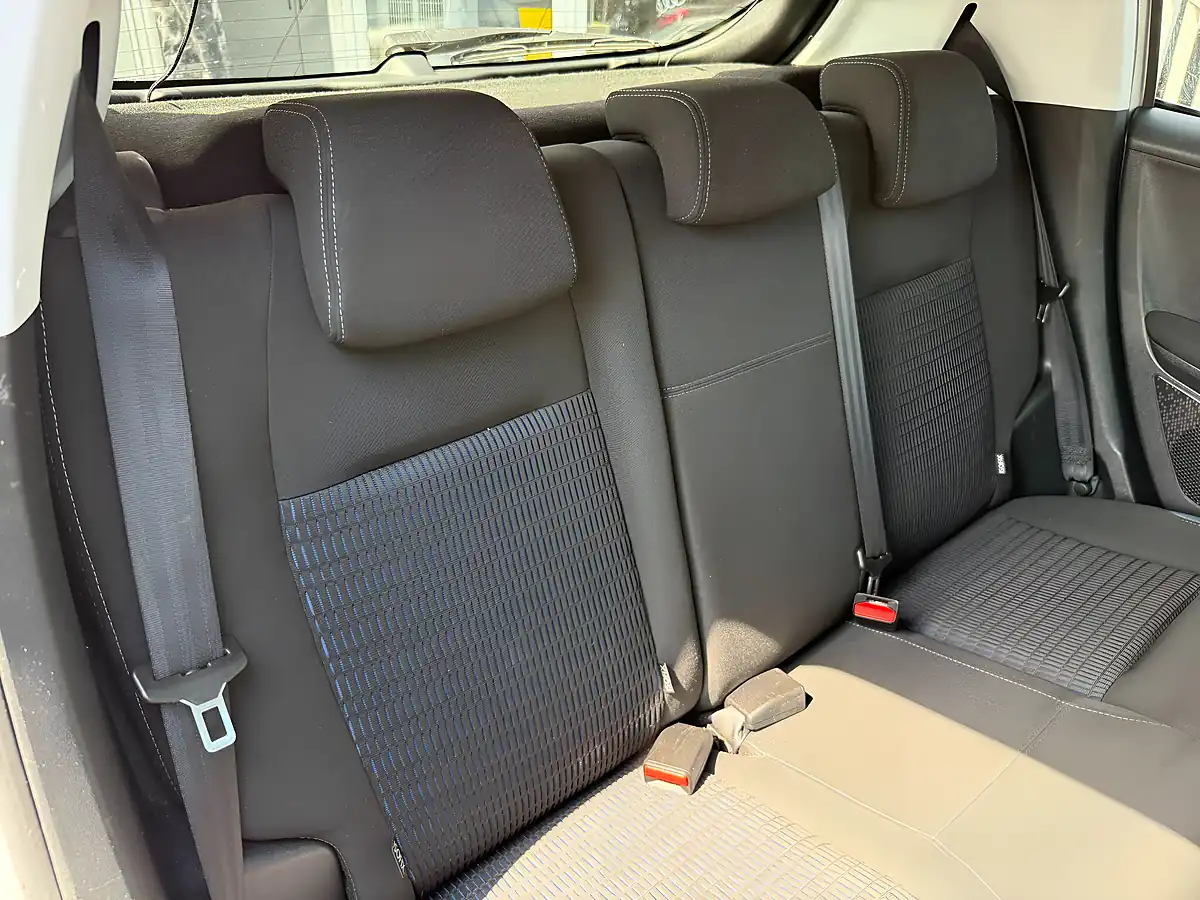 Used 2014 Peugeot 208 Allure Silver - Interior and Exterior details 4
