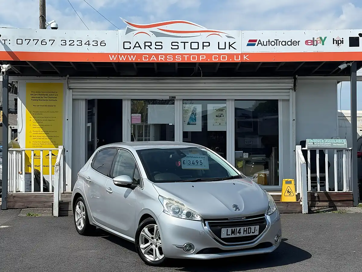Used 2014 Peugeot 208 Allure Silver - Interior and Exterior details 5