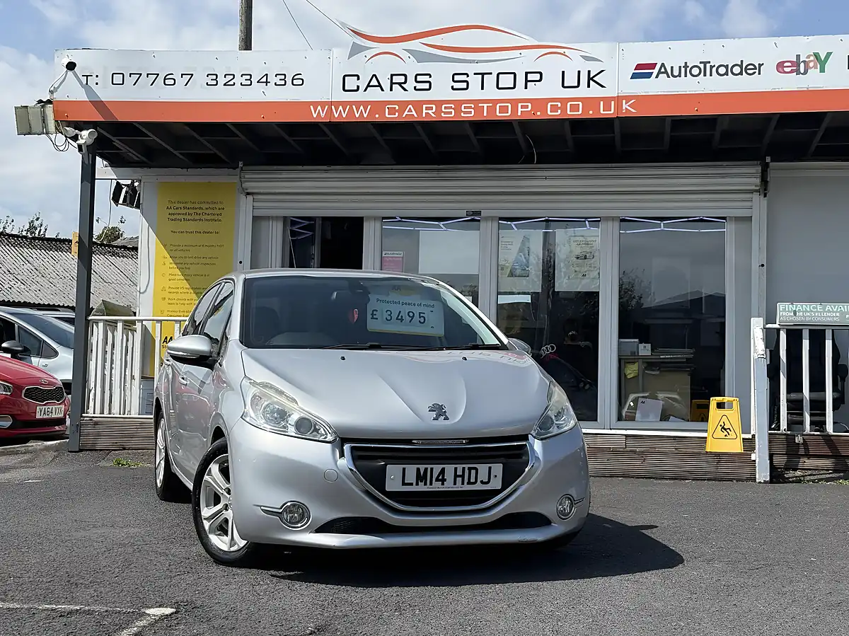 Used 2014 Peugeot 208 Allure Silver - Interior and Exterior details 6