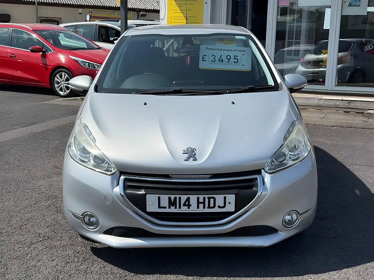 Used 2014 Peugeot 208 Allure Silver - Interior and Exterior details 8