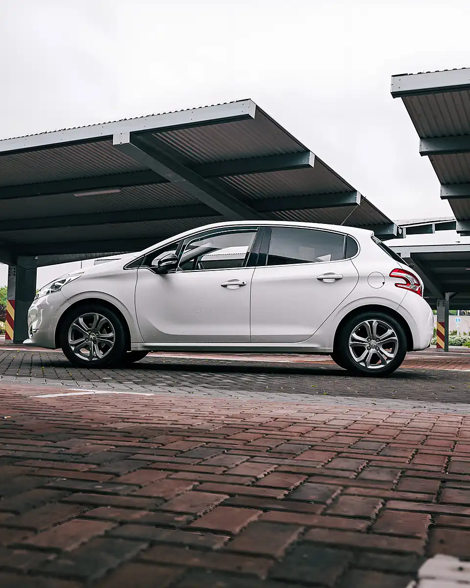 Used 2014 Peugeot 208 Allure White - Interior and Exterior details 11