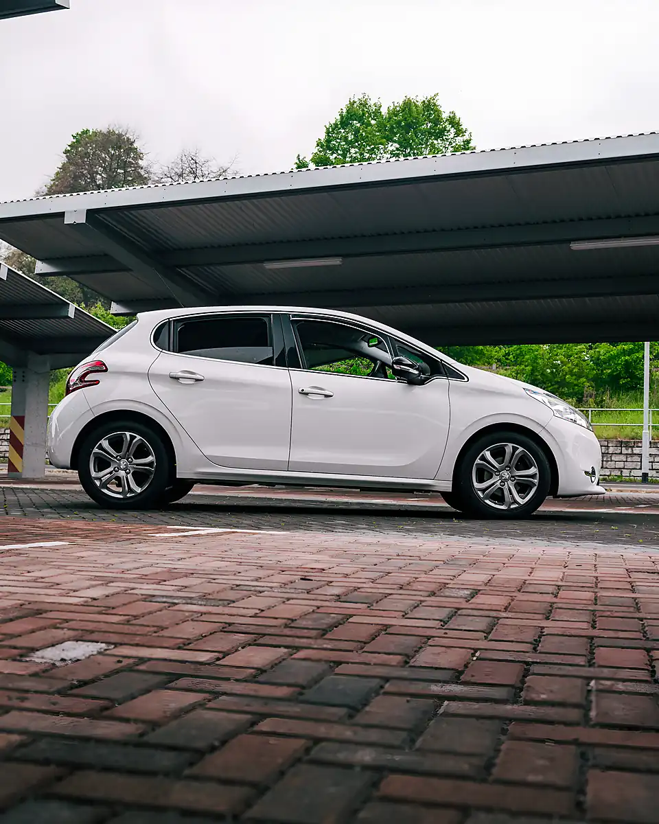 Used 2014 Peugeot 208 Allure White - Interior and Exterior details 12
