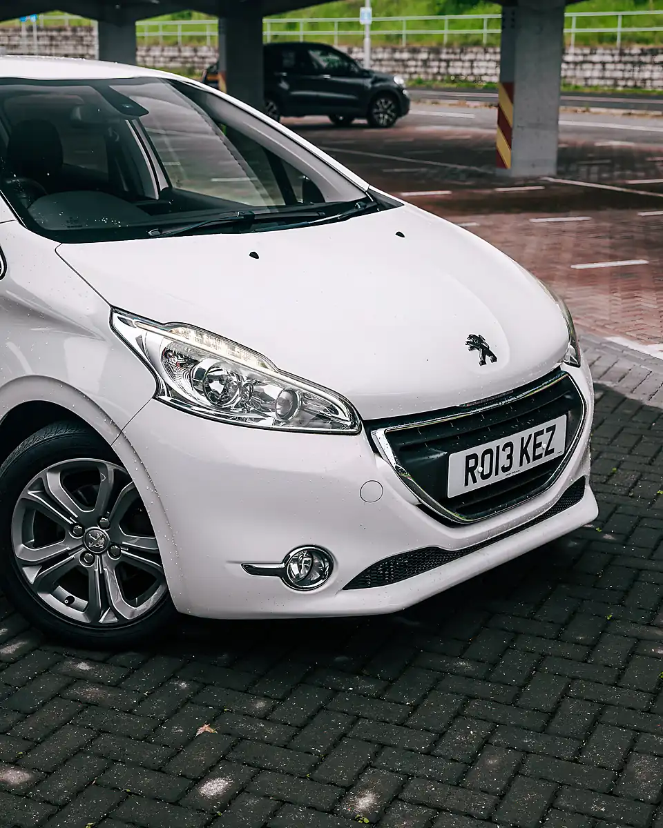 Used 2014 Peugeot 208 Allure White - Interior and Exterior details 15
