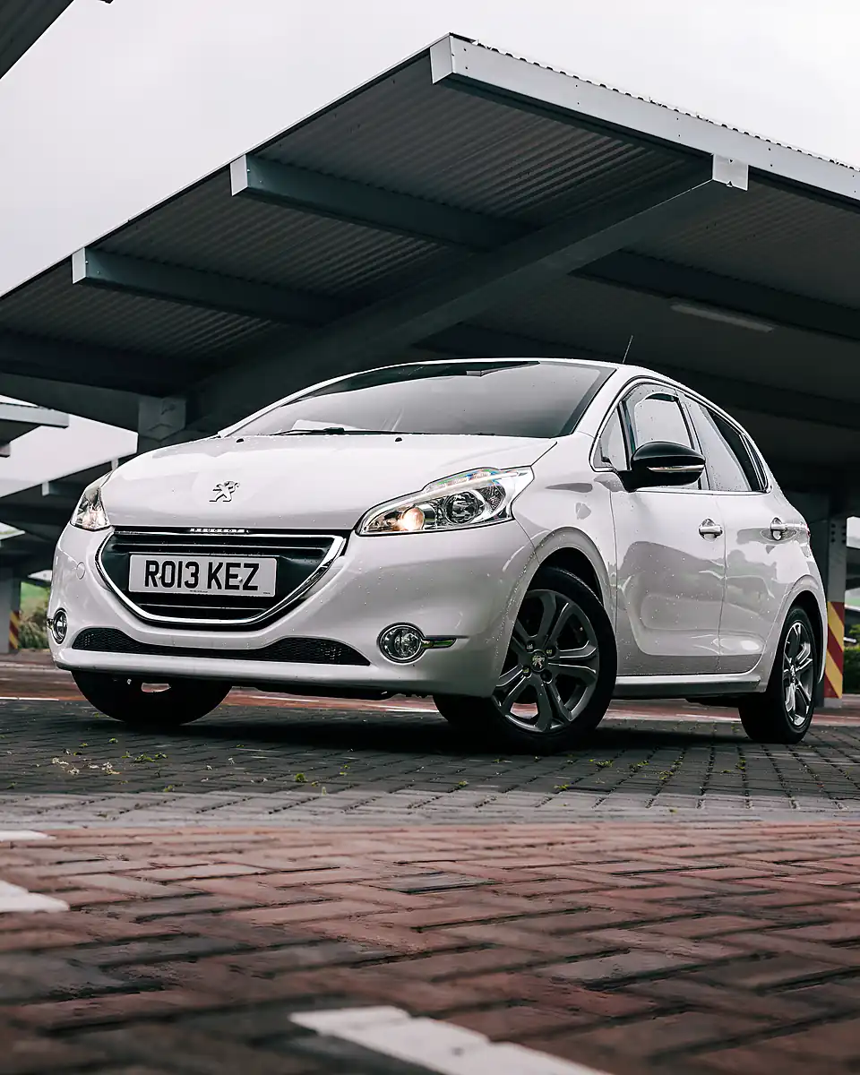 Used 2014 Peugeot 208 Allure White - Interior and Exterior details 3