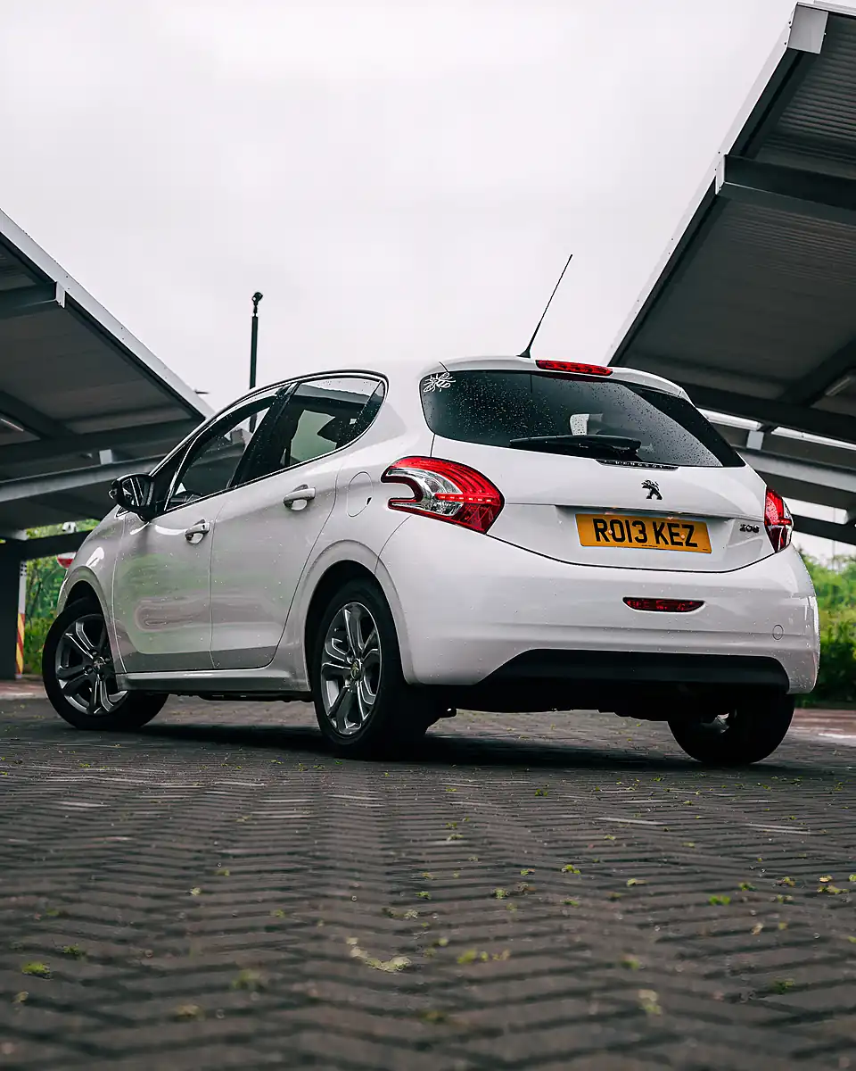Used 2014 Peugeot 208 Allure White - Interior and Exterior details 7
