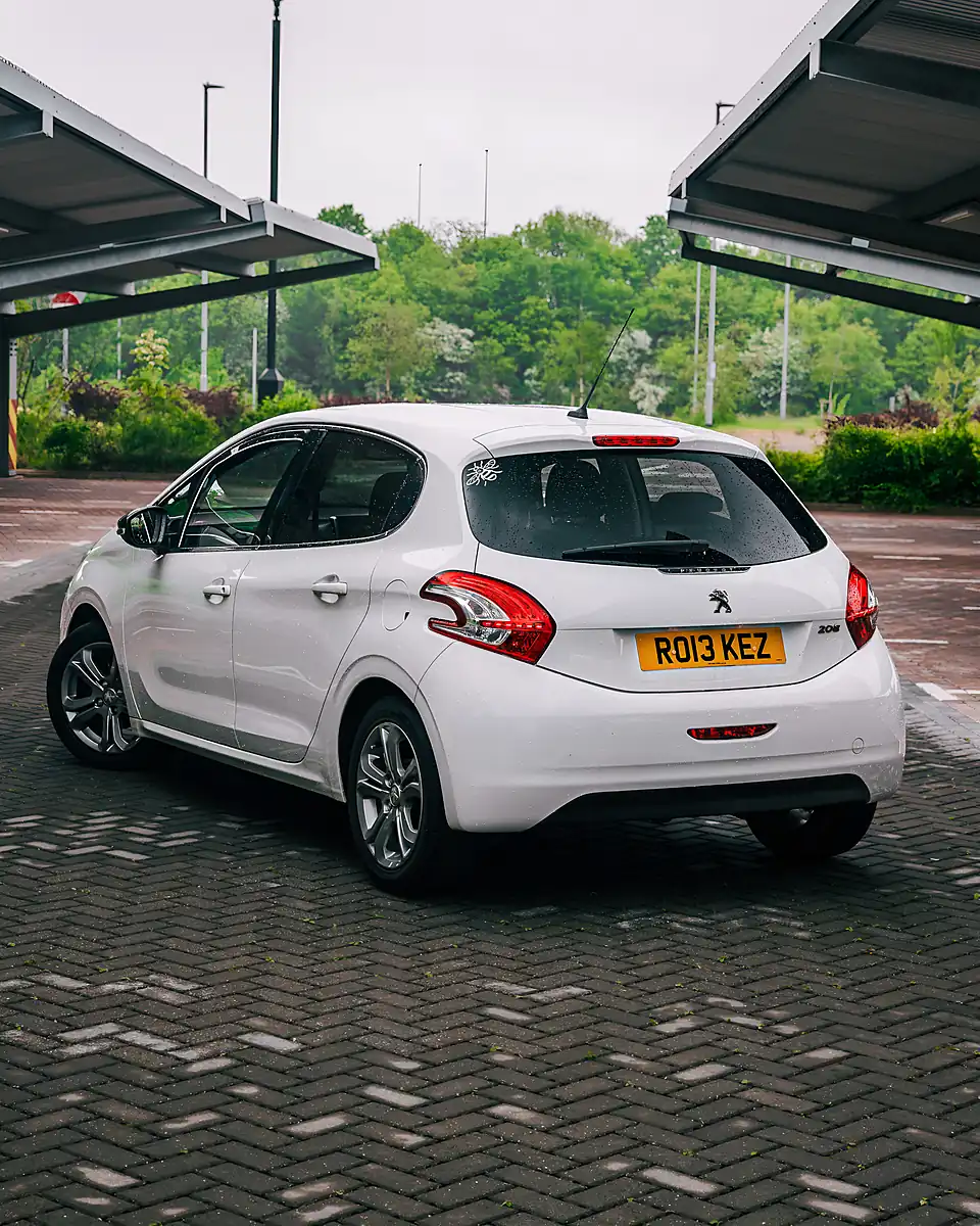 Used 2014 Peugeot 208 Allure White - Interior and Exterior details 8