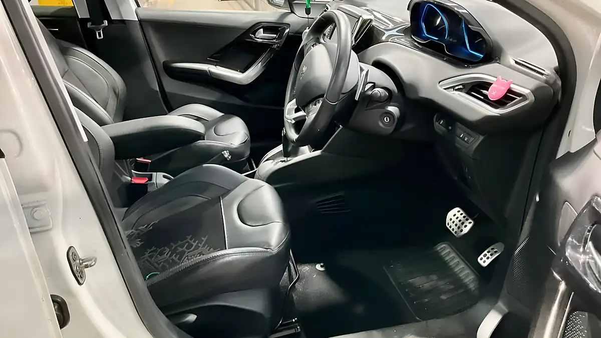 Used 2014 Peugeot 208 Feline Egc White - Interior and Exterior details 9