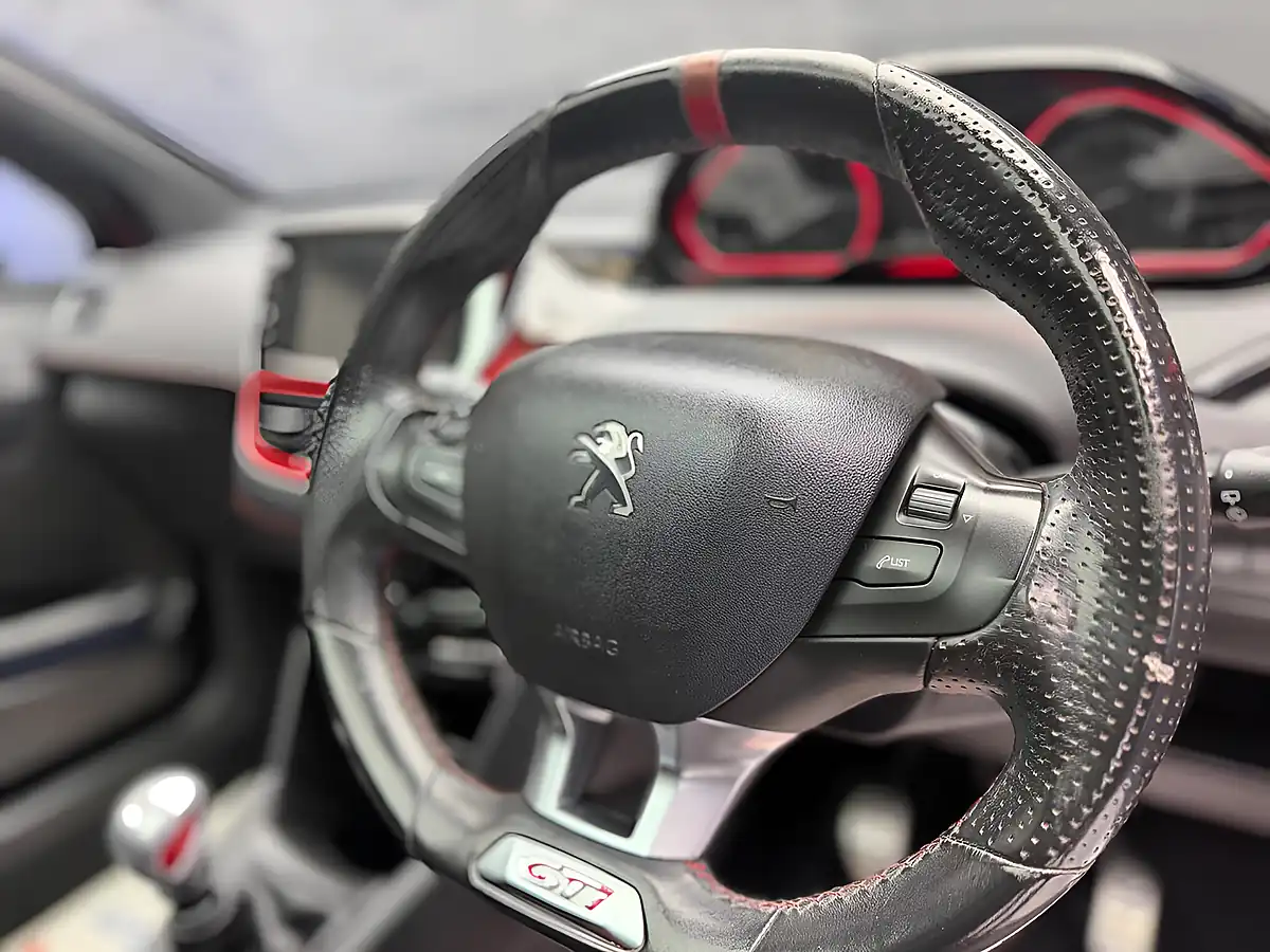 Used 2014 Peugeot 208 GTI Red - Interior and Exterior details 12