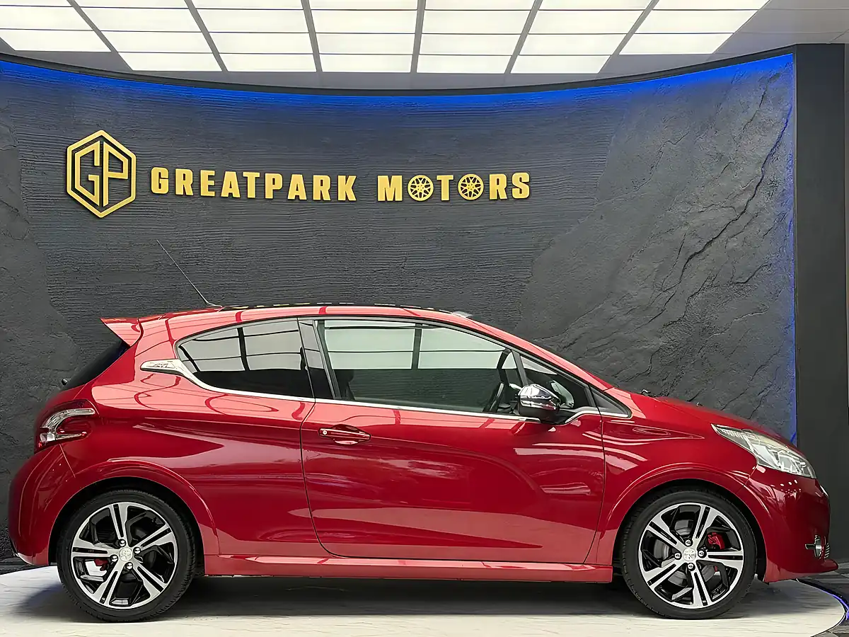 Used 2014 Peugeot 208 GTI Red - Interior and Exterior details 4