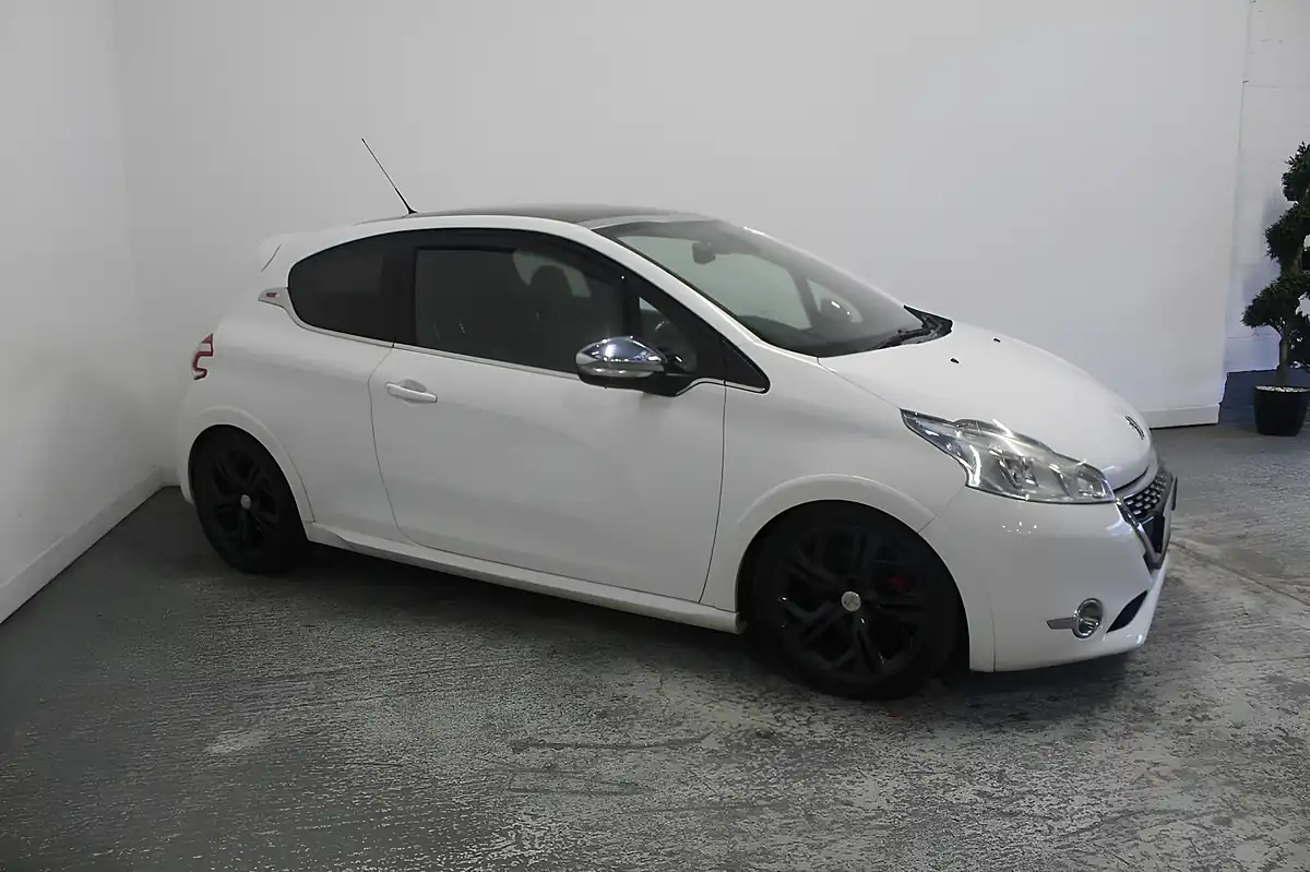 Used 2014 Peugeot 208 GTI White - Interior and Exterior details 3