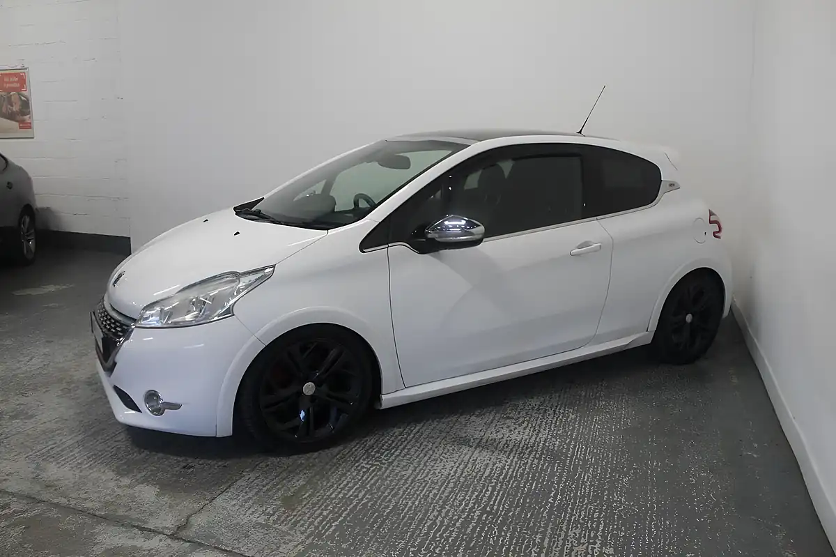 Used 2014 Peugeot 208 GTI White - Interior and Exterior details 4