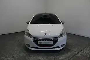 Used 2014 Peugeot 208 GTI White - Interior and Exterior details 9