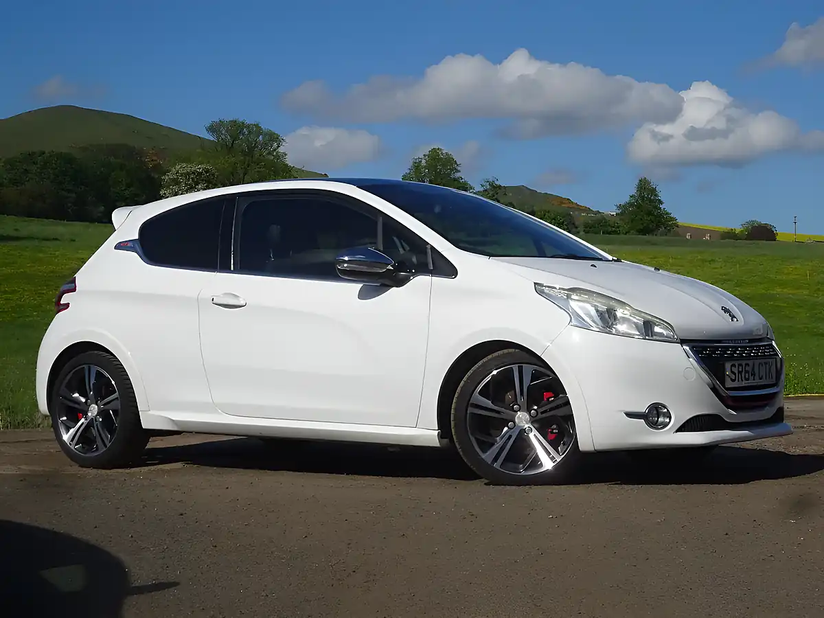 Used 2014 Peugeot 208 GTI White - Interior and Exterior details 12