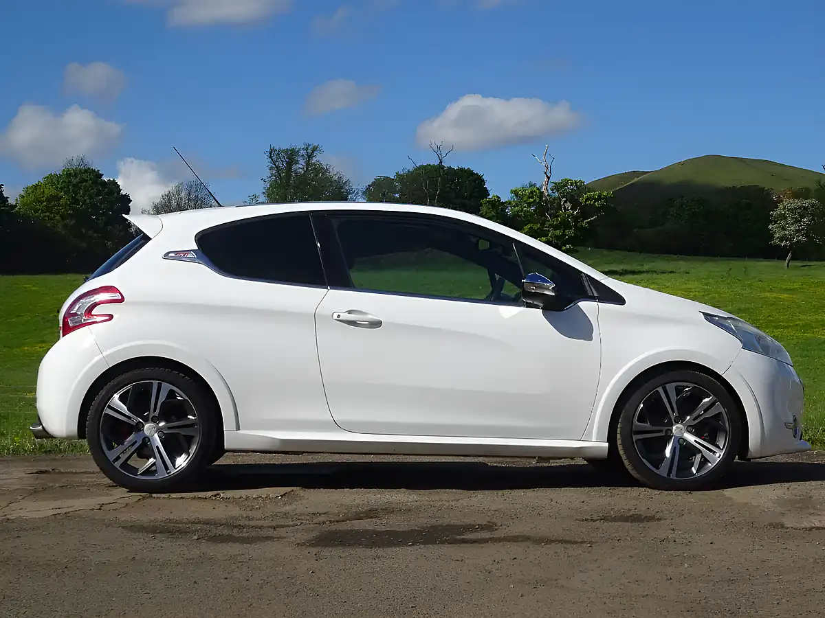 Used 2014 Peugeot 208 GTI White - Interior and Exterior details 13