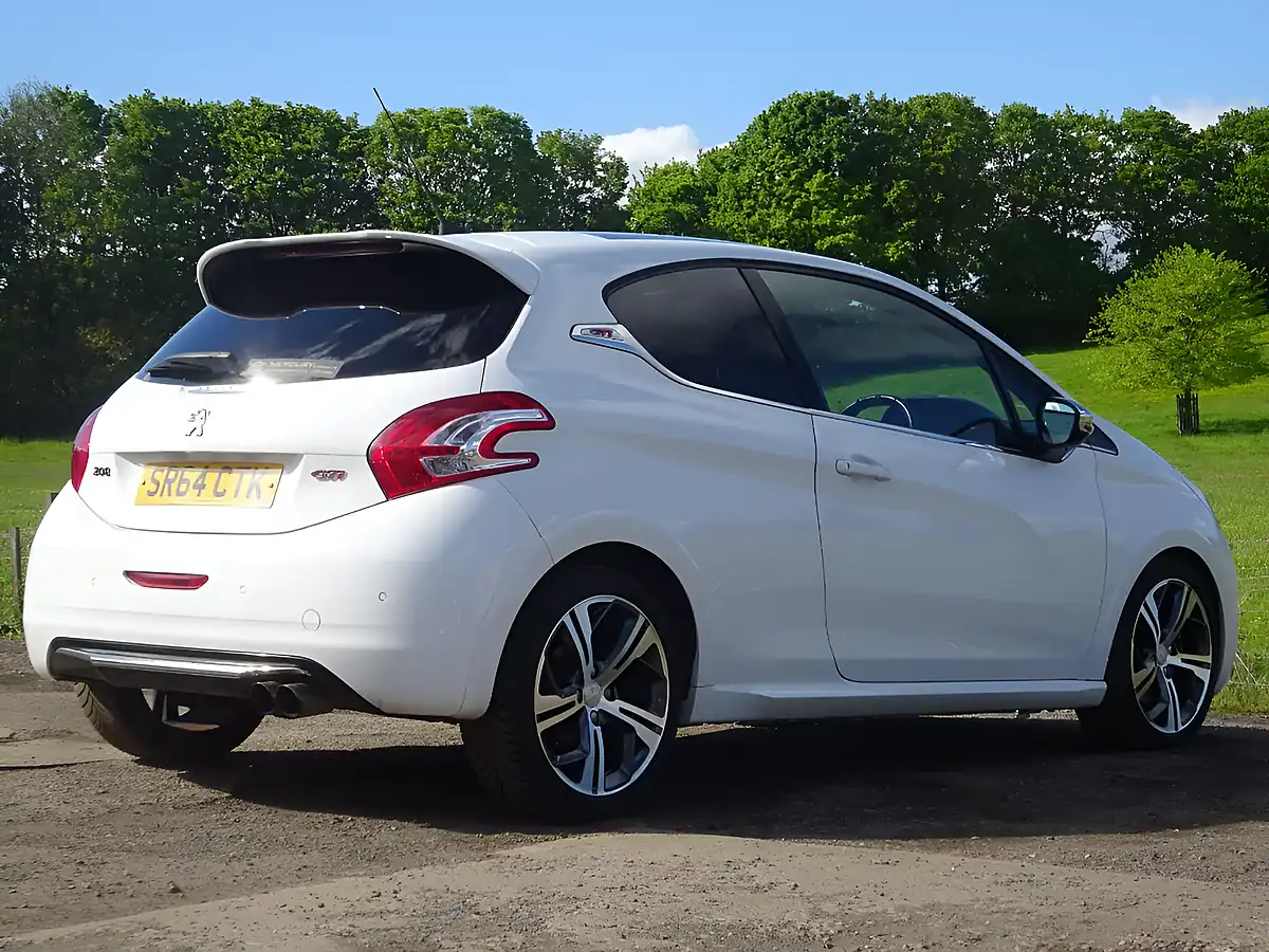 Used 2014 Peugeot 208 GTI White - Interior and Exterior details 15