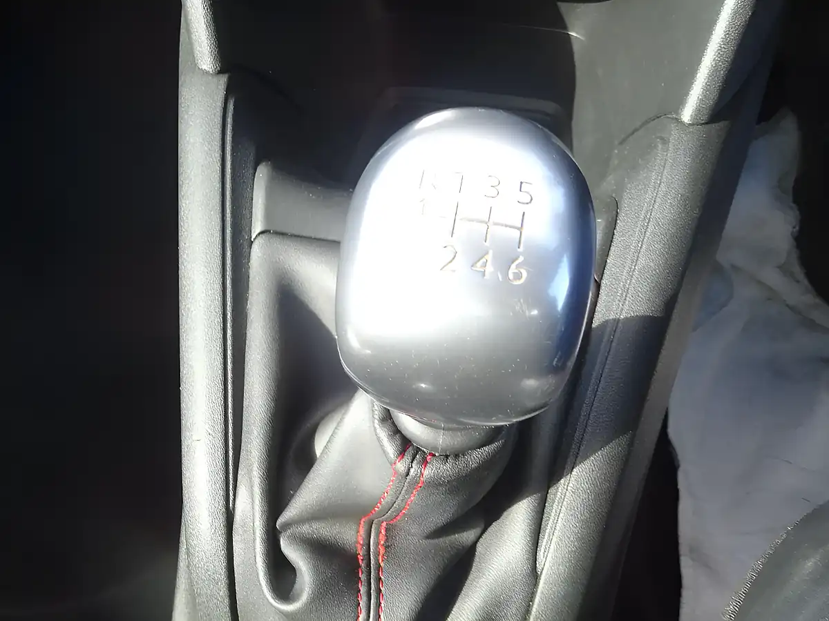 Used 2014 Peugeot 208 GTI White - Interior and Exterior details 17