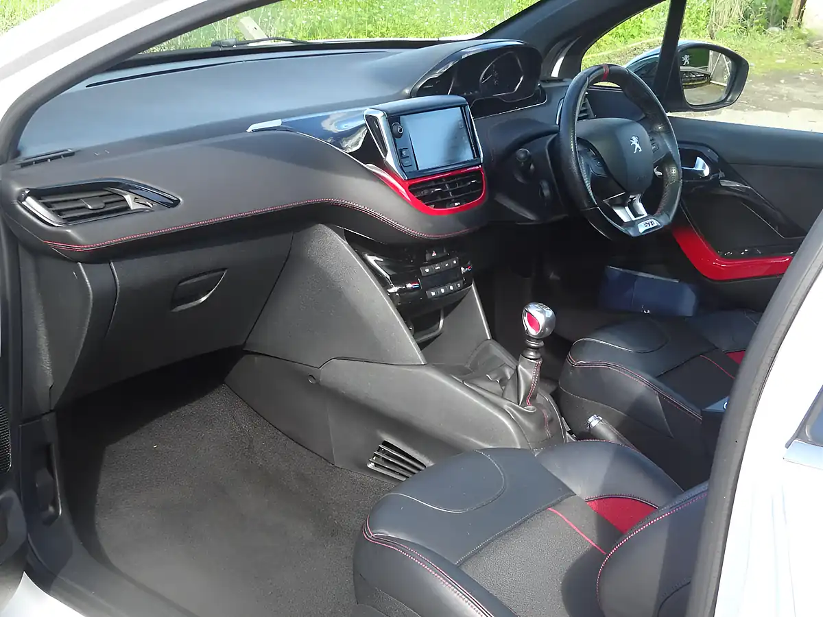 Used 2014 Peugeot 208 GTI White - Interior and Exterior details 19