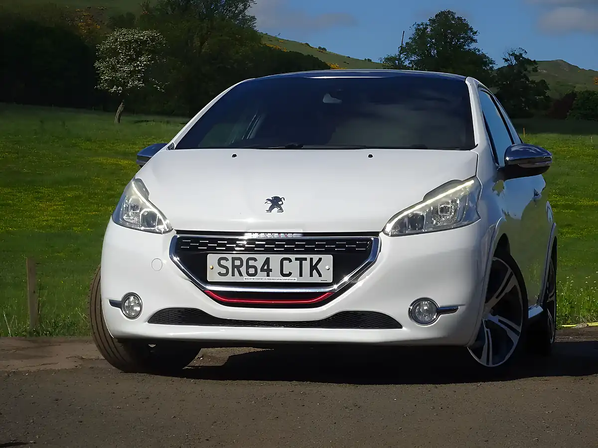 Used 2014 Peugeot 208 GTI White - Interior and Exterior details 3