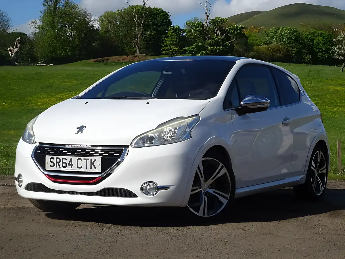 Used 2014 Peugeot 208 GTI White - Interior and Exterior details 4