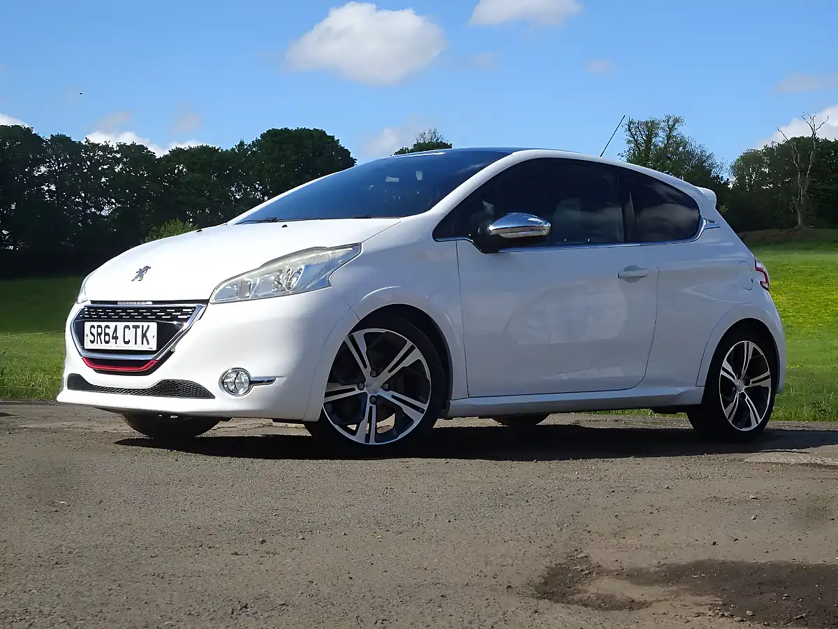 Used 2014 Peugeot 208 GTI White - Interior and Exterior details 8