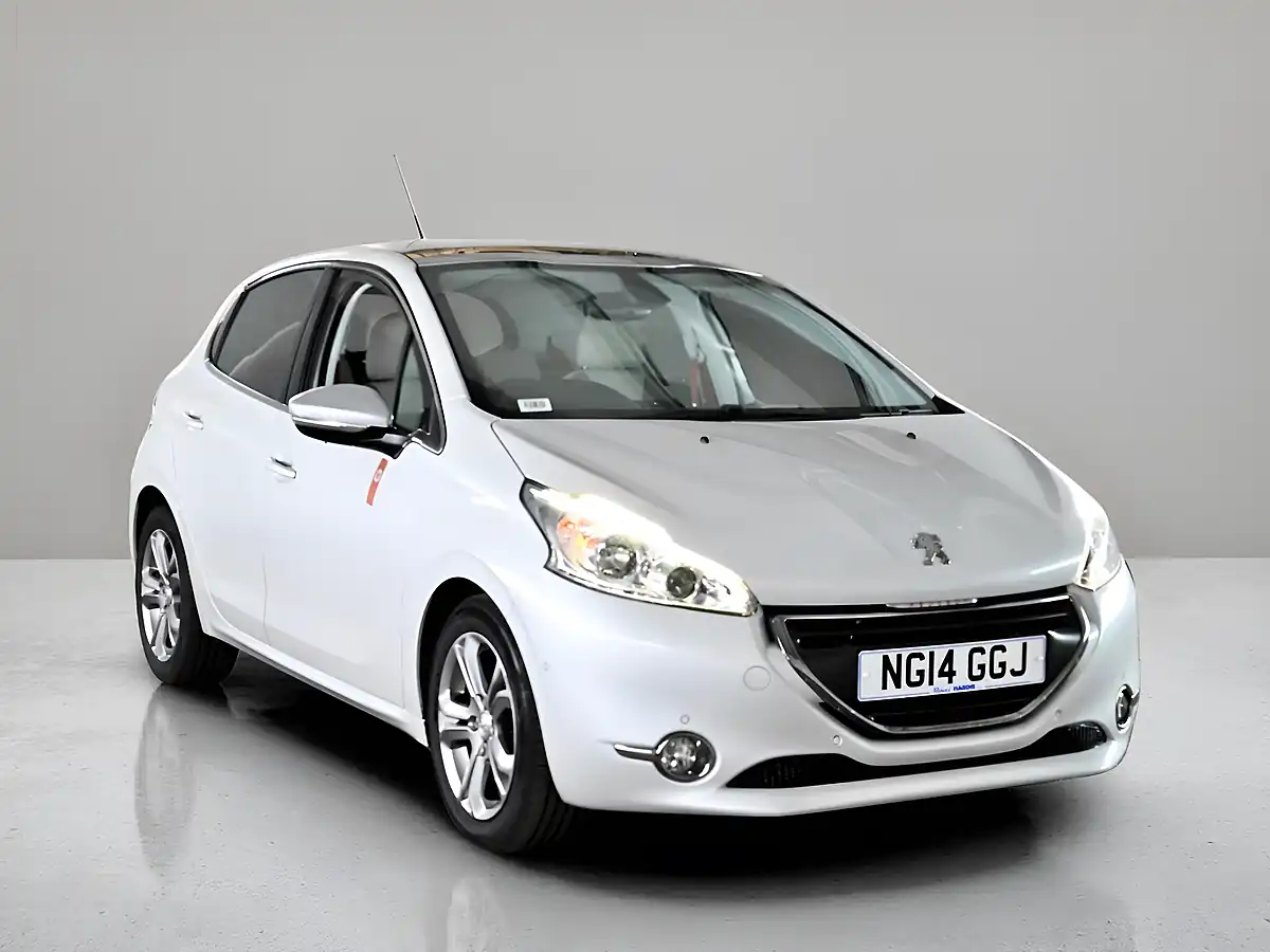 Used 2014 Peugeot 208 Roland Garros White - Front View