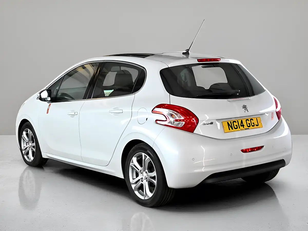 Used 2014 Peugeot 208 Roland Garros White - Interior and Exterior details 3