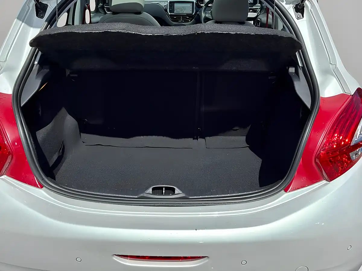 Used 2014 Peugeot 208 Roland Garros White - Interior and Exterior details 4