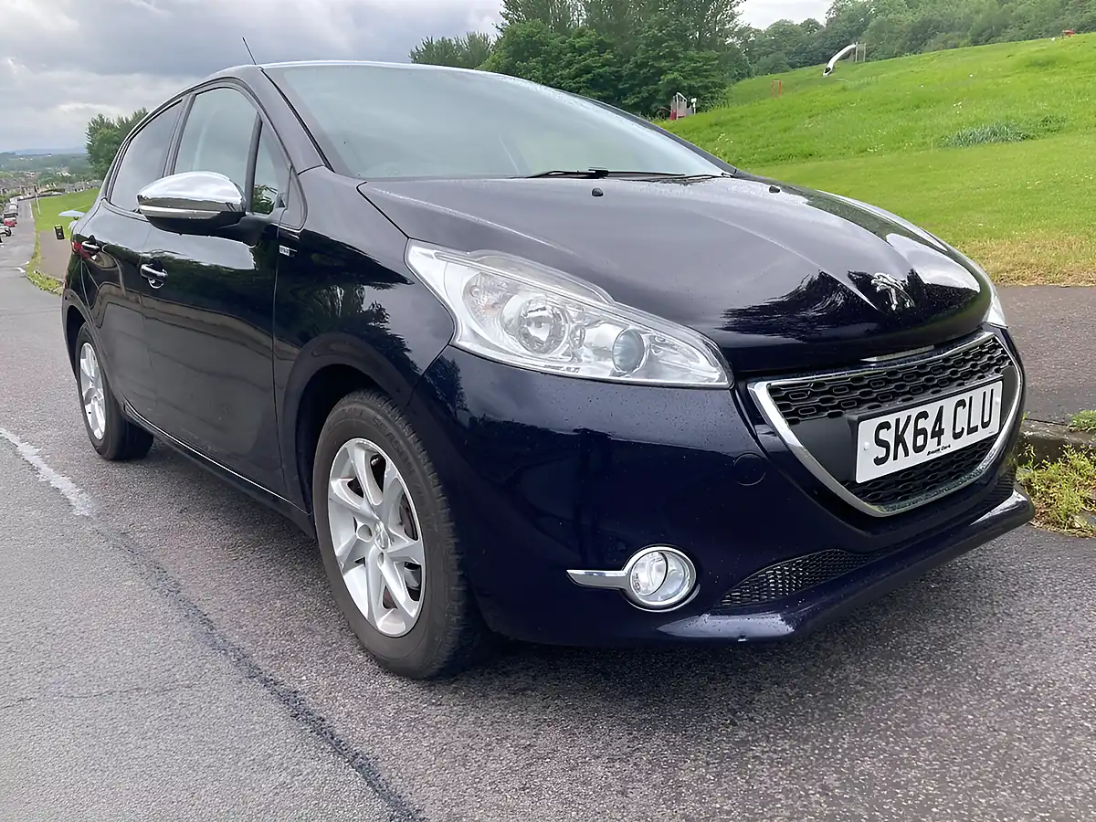 Used 2014 Peugeot 208 Style Blue - Front View