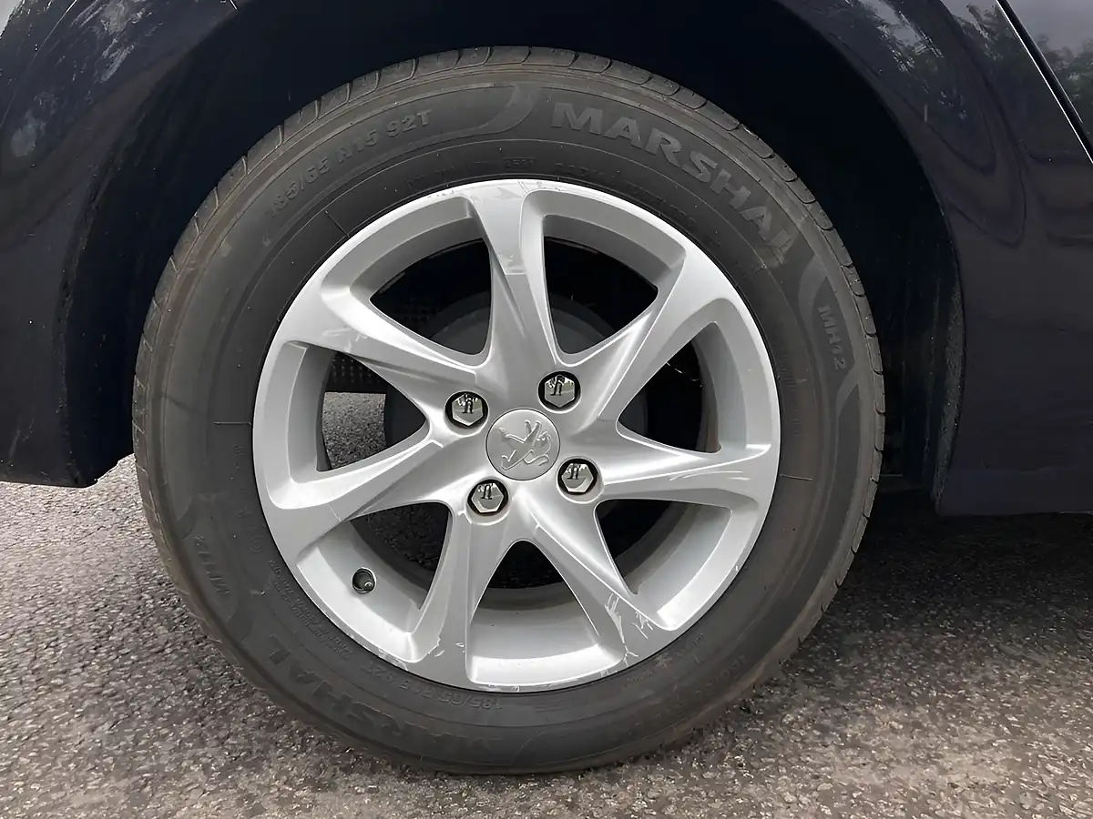 Used 2014 Peugeot 208 Style Blue - Interior and Exterior details 10