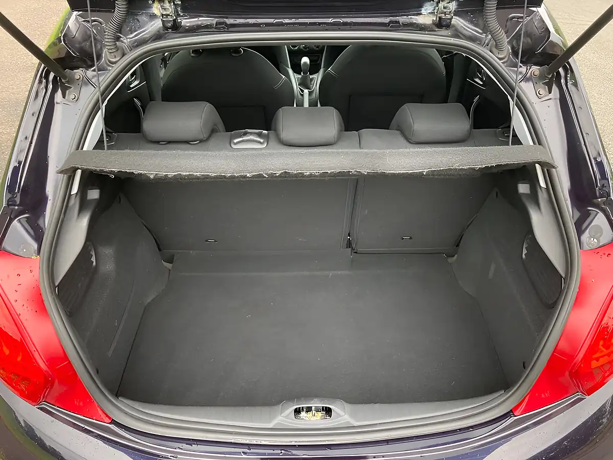 Used 2014 Peugeot 208 Style Blue - Interior and Exterior details 13