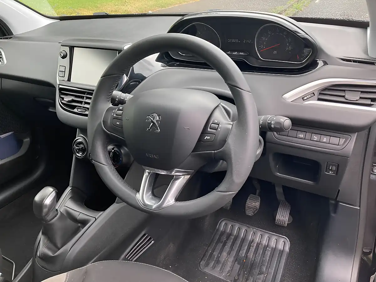 Used 2014 Peugeot 208 Style Blue - Interior and Exterior details 14