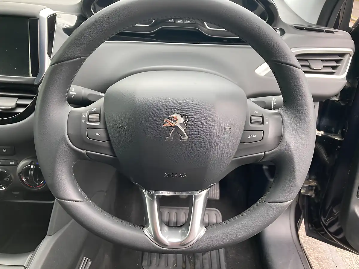 Used 2014 Peugeot 208 Style Blue - Interior and Exterior details 17