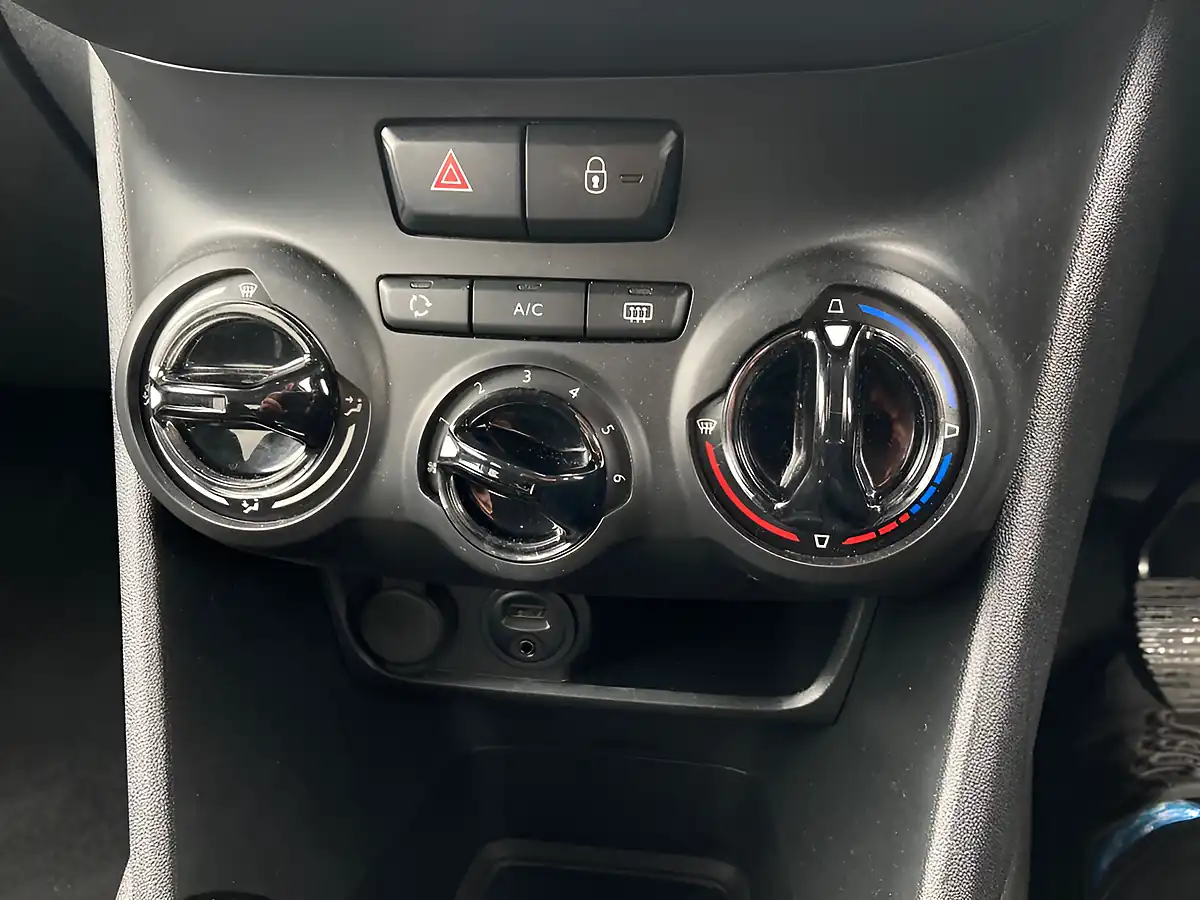 Used 2014 Peugeot 208 Style Blue - Interior and Exterior details 20