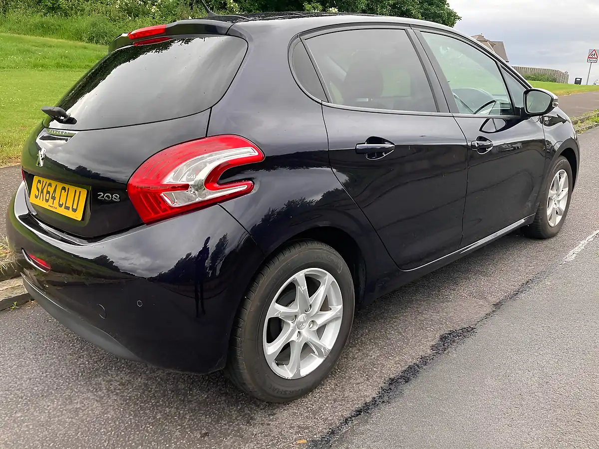 Used 2014 Peugeot 208 Style Blue - Interior and Exterior details 3