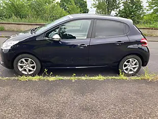 Used 2014 Peugeot 208 Style Blue - Interior and Exterior details 8