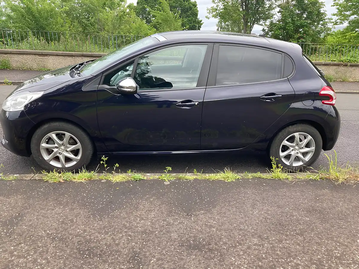 Used 2014 Peugeot 208 Style Blue - Interior and Exterior details 8